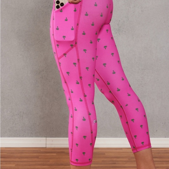 Fabletics Oasis High-Waisted Capri Pink Escape Palm sz M - Picture 3 of 8